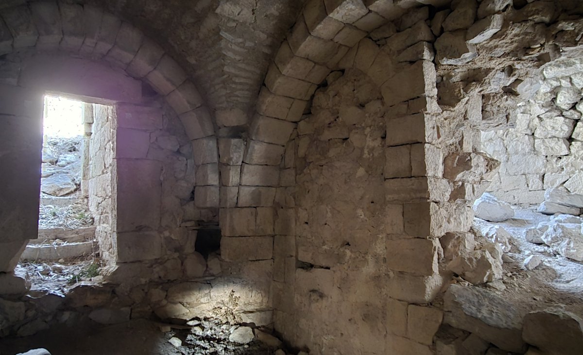 La ''Comtesse'' vue depuis l'int�rieur. A droite, le mur �croul� laisse voir la ''Marquise''. Photo : Christophe Colrat