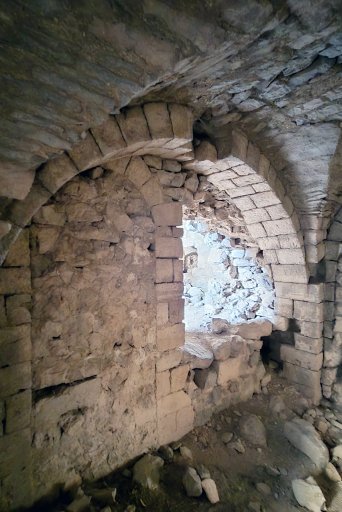 Comtesse, mur est, mitoyen à la Marquise : la juxtaposition des arcs de voûte témoigne de multiples remaniements. Photo : Christophe Colrat