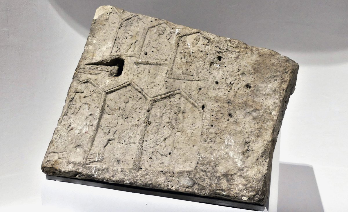 Panneaux sculpt�s en bas-relief par Pierre Bouet, coll. de la Soci�t� d'arch�ologie de Montpellier. Photo : Christophe Colrat